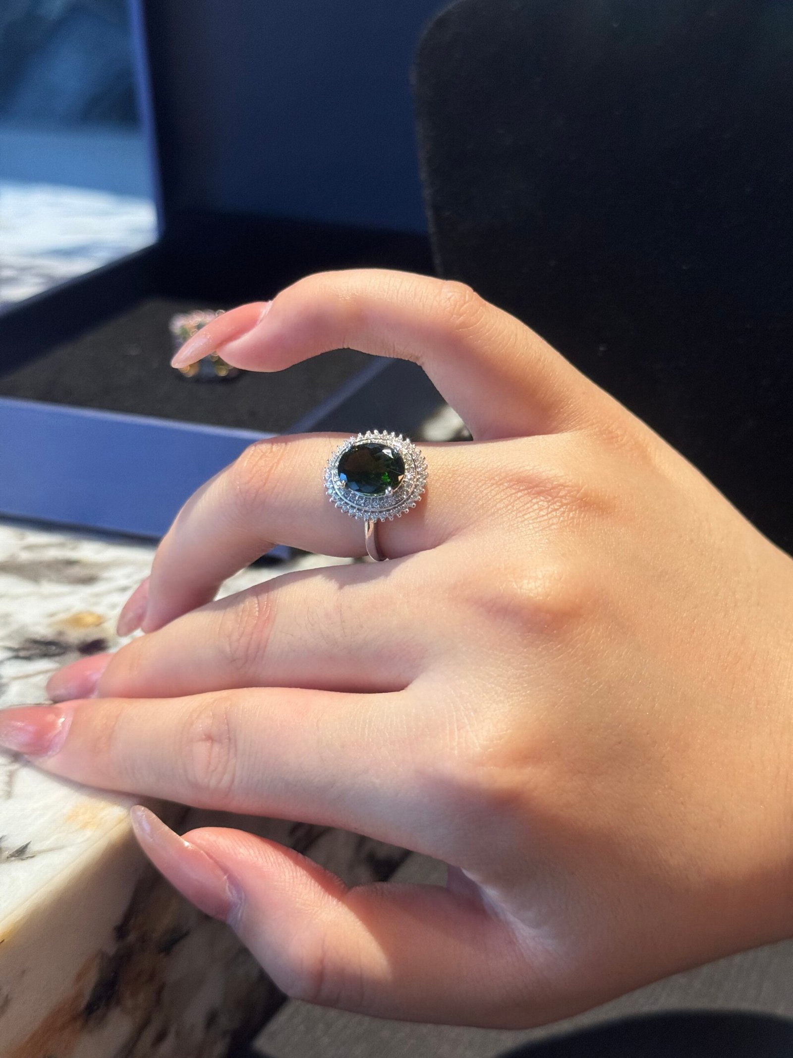 3.25 Ct Natural Diopside Ring in 925 Silver - Adjustable Oval Cut May Birthstone Jewelry, Healing Crystal Ring for Women, Perfect Gift for Mother/Wife/Girlfriend - 图片 7