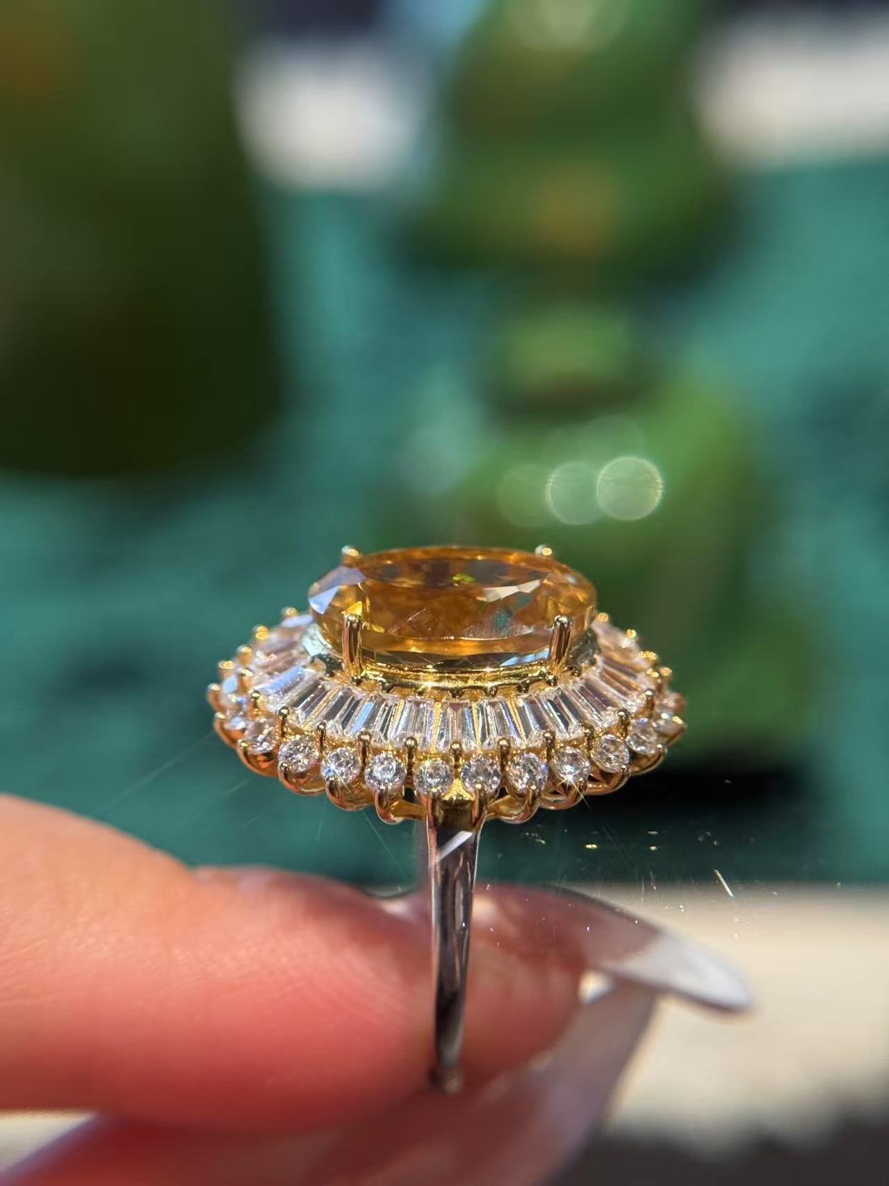 Natural Citrine Ring – 10 Carat Oval-Cut Citrine in 925 Sterling Silver with Sparkling Zircon Accents | Statement Fine Jewelry - 图片 5